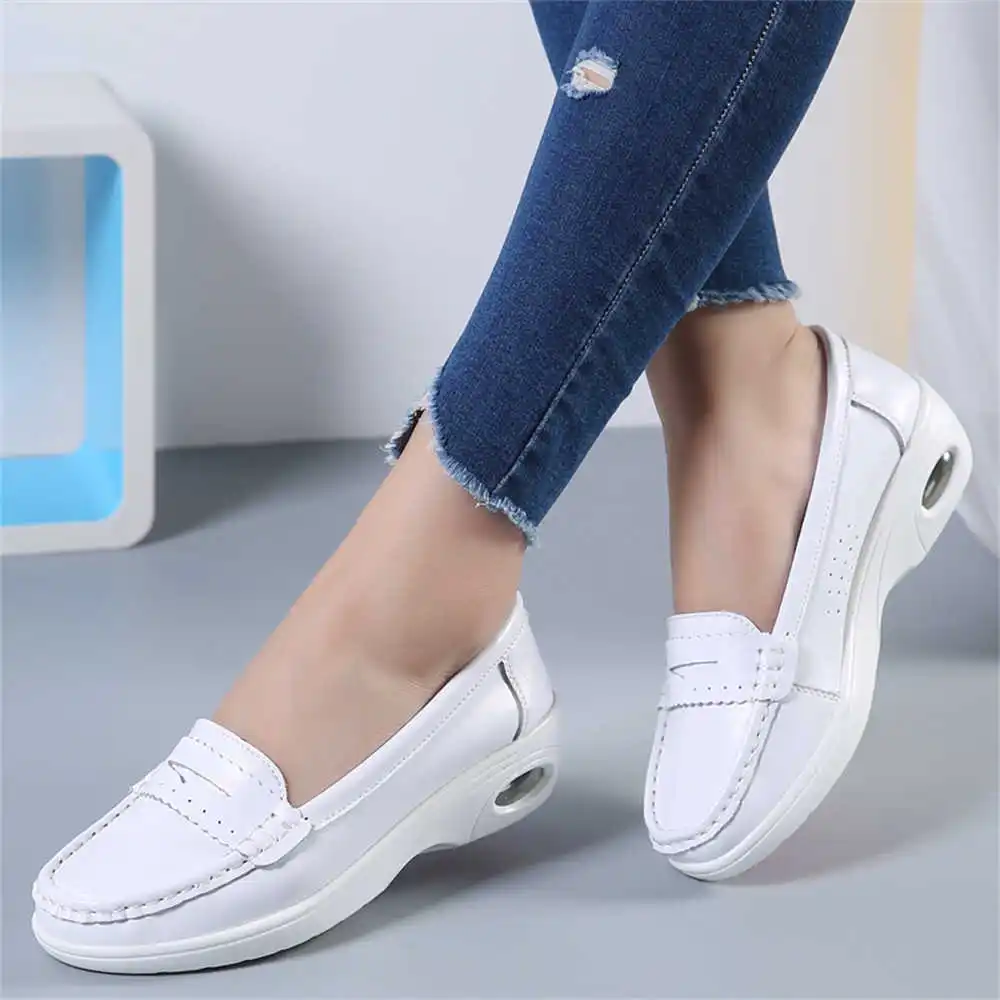 Thick Sole Slipon White Traine - đánh giá và giá Office Tech Outfits